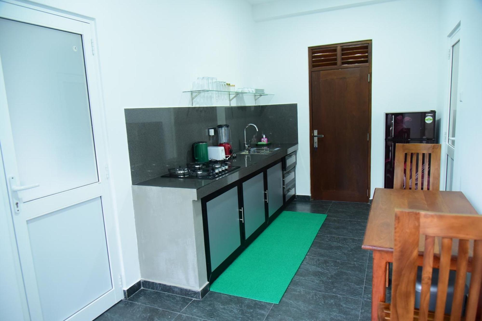 Di Sicuro Tourist Inn Hikkaduwa Ngoại thất bức ảnh