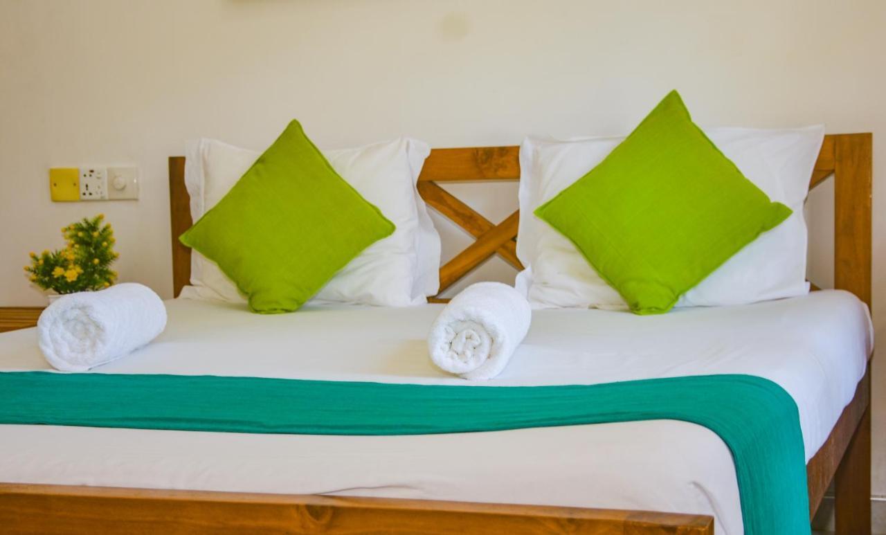 Di Sicuro Tourist Inn Hikkaduwa Ngoại thất bức ảnh