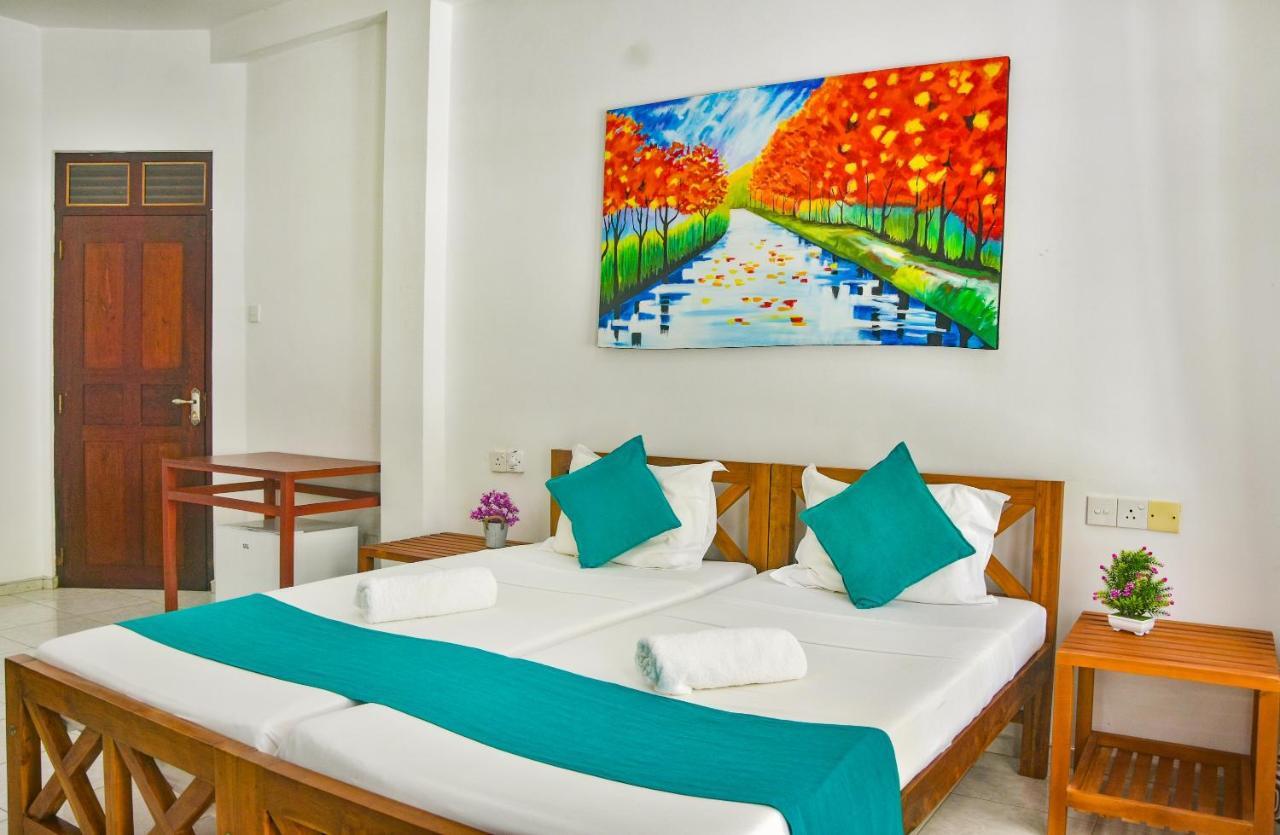 Di Sicuro Tourist Inn Hikkaduwa Ngoại thất bức ảnh