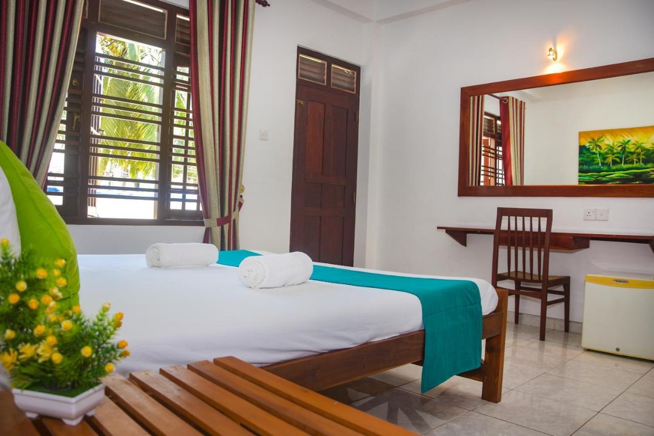 Di Sicuro Tourist Inn Hikkaduwa Ngoại thất bức ảnh