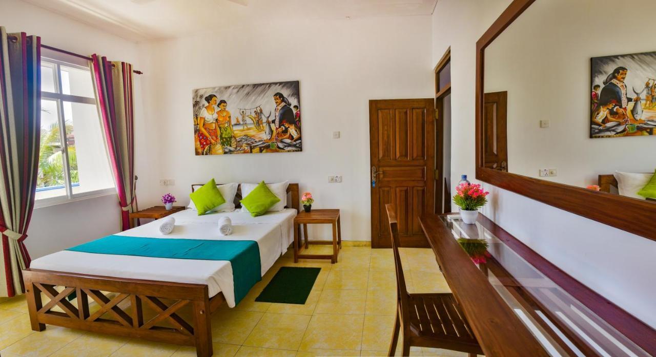 Di Sicuro Tourist Inn Hikkaduwa Ngoại thất bức ảnh