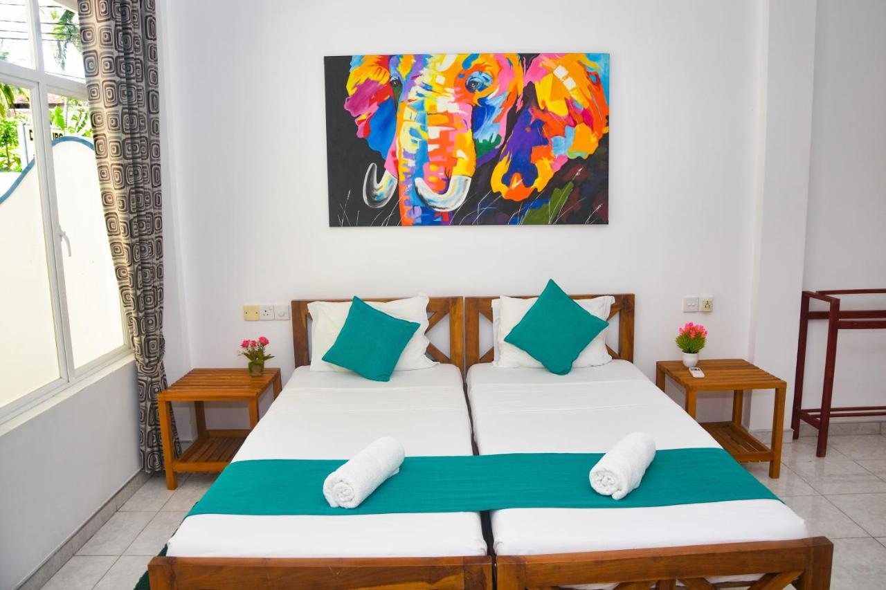 Di Sicuro Tourist Inn Hikkaduwa Ngoại thất bức ảnh