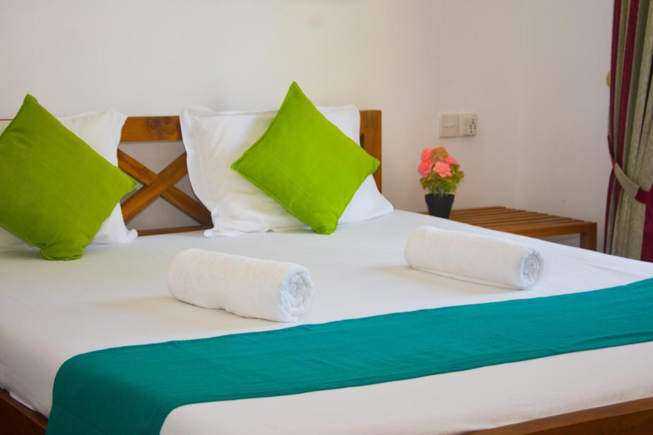 Di Sicuro Tourist Inn Hikkaduwa Ngoại thất bức ảnh