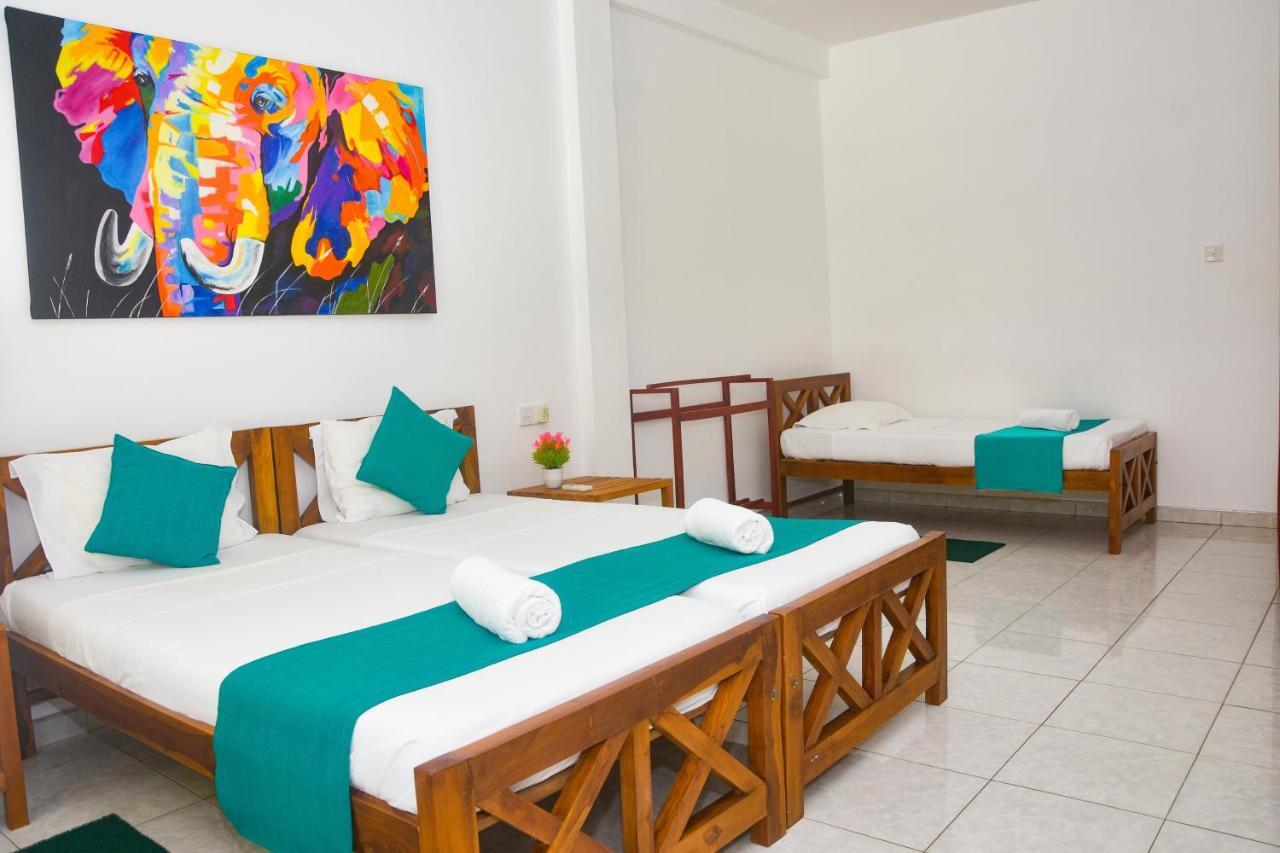 Di Sicuro Tourist Inn Hikkaduwa Ngoại thất bức ảnh