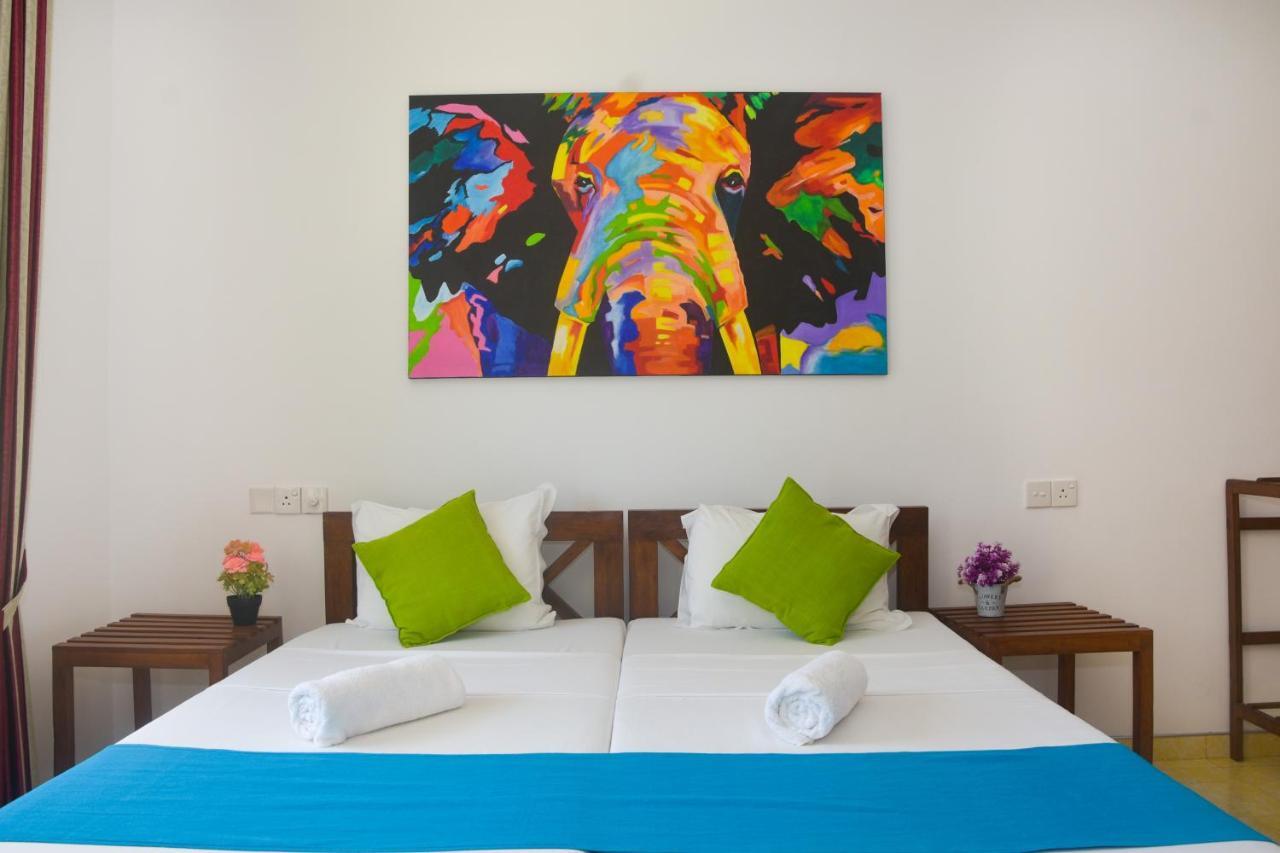 Di Sicuro Tourist Inn Hikkaduwa Ngoại thất bức ảnh